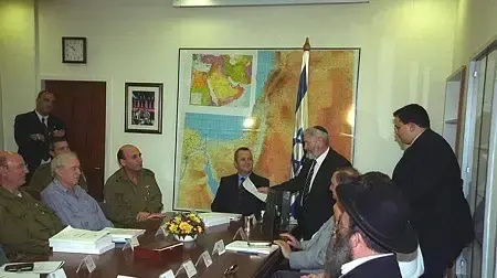 2000, הגשת דו"ח של השופט צבי טל, בנושא גיוס חרדים לצה"ל, לראש הממשלה ושר הביטחון אהוד ברק. 2000, הגשת דו"ח של השופט צבי טל, בנושא גיוס חרדים לצה"ל, לראש הממשלה ושר הביטחון אהוד ברק.