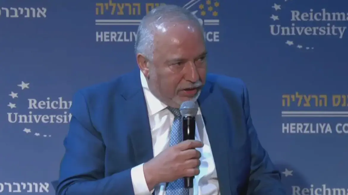 אביגדור ליברמן בראיון עם טל שלו, כנס הרצליה, אוניברסיטת רייכמן, 25 ביוני 2024 אביגדור ליברמן בראיון עם טל שלו, כנס הרצליה, אוניברסיטת רייכמן, 25 ביוני 2024