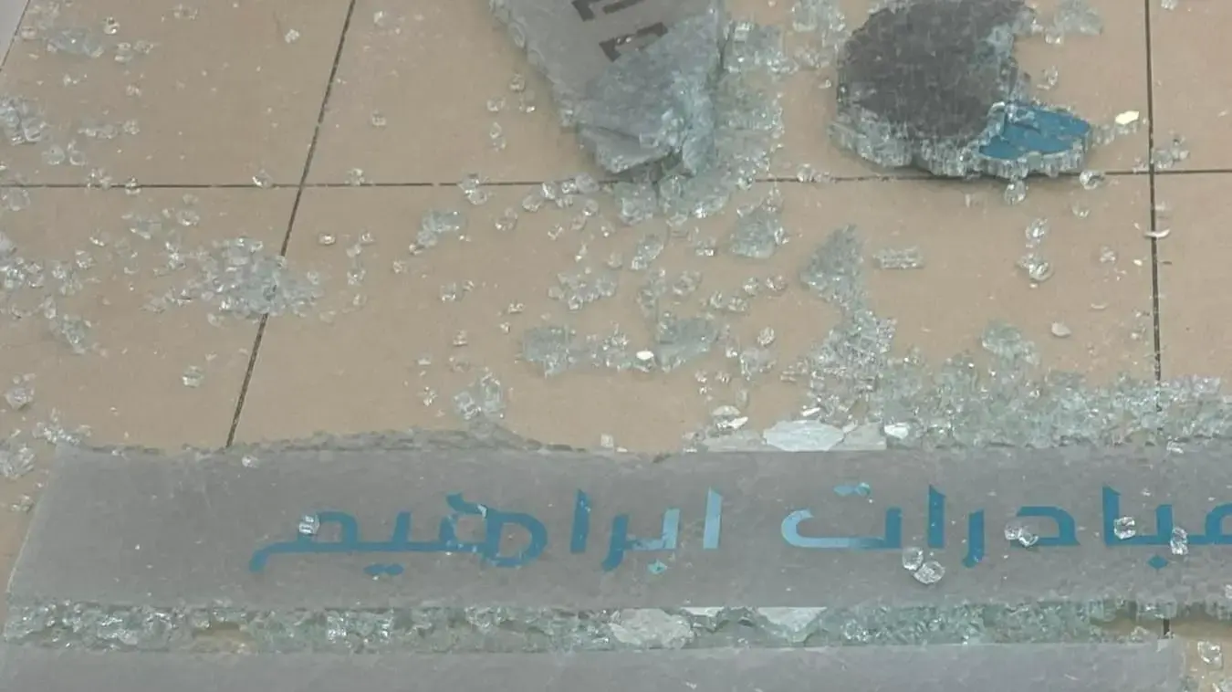 הנזק שנגרם כתוצאה מהשלכת רימון היד בקומת משרדי עמותת יוזמות אברהם בלוד, 26 ביוני 2024 הנזק שנגרם כתוצאה מהשלכת רימון היד בקומת משרדי עמותת יוזמות אברהם בלוד, 26 ביוני 2024