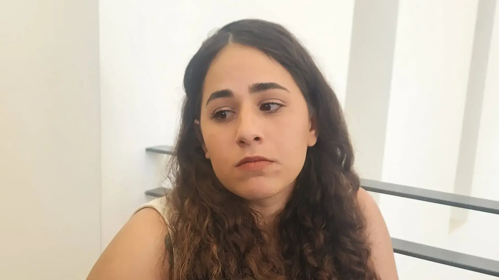 מיקה סברסקי, הוטרדה על ידי סא"ל דן שרוני ,בית המשפט הצבאי ,בית ליד כפר יונה מיקה סברסקי, הוטרדה על ידי סא"ל דן שרוני ,בית המשפט הצבאי ,בית ליד כפר יונה