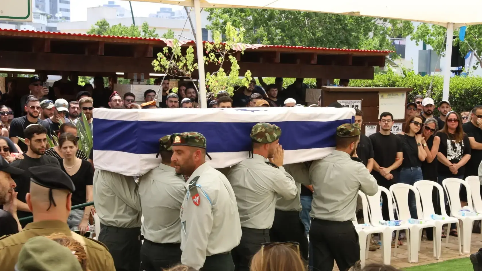 הלוויתו של סרן אלון סאקאג'יו בבית העלמין הצבאי בחדרה