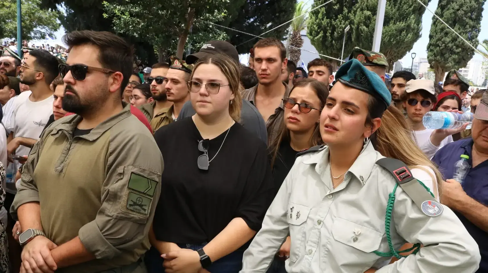הלוויתו של סרן אלון סאקאג'יו בבית העלמין הצבאי בחדרה הלוויתו של סרן אלון סאקאג'יו בבית העלמין הצבאי בחדרה
