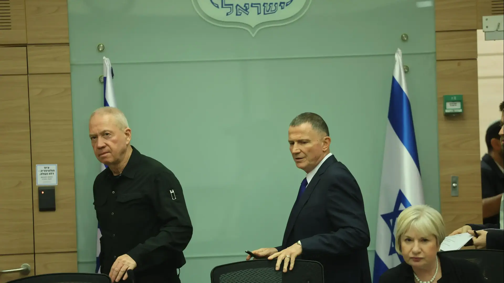יואב גלנט, יולי אדלשטיין, דיון ועדת חוץ וביטחון, 1 ביולי 2024 יואב גלנט, יולי אדלשטיין, דיון ועדת חוץ וביטחון, 1 ביולי 2024