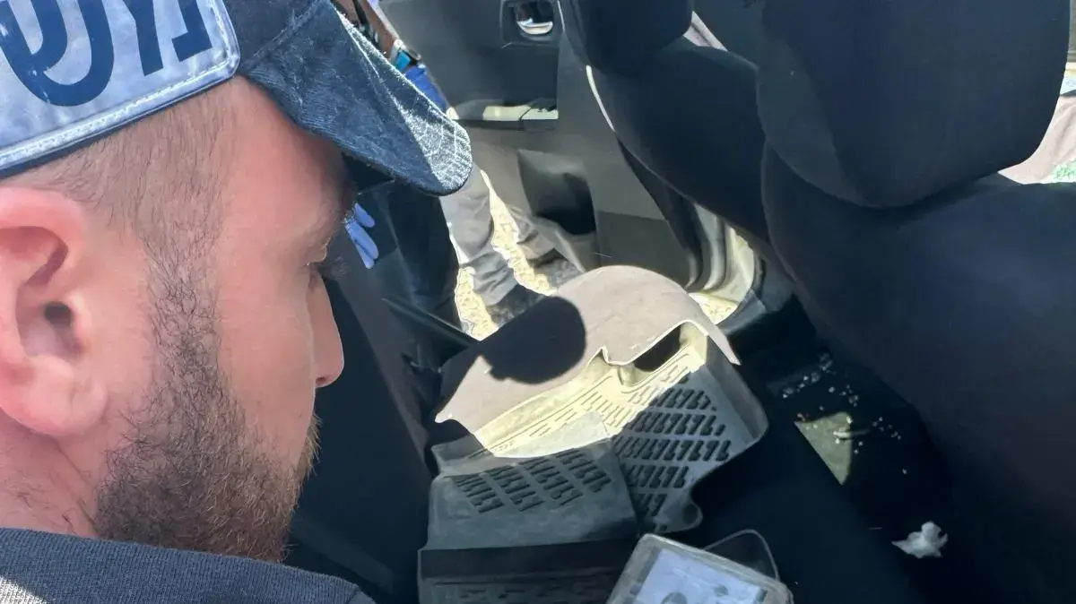 סמים בתוך תיק של דיור נתפסו במהלך מעצר סמים בתוך תיק של דיור נתפסו במהלך מעצר