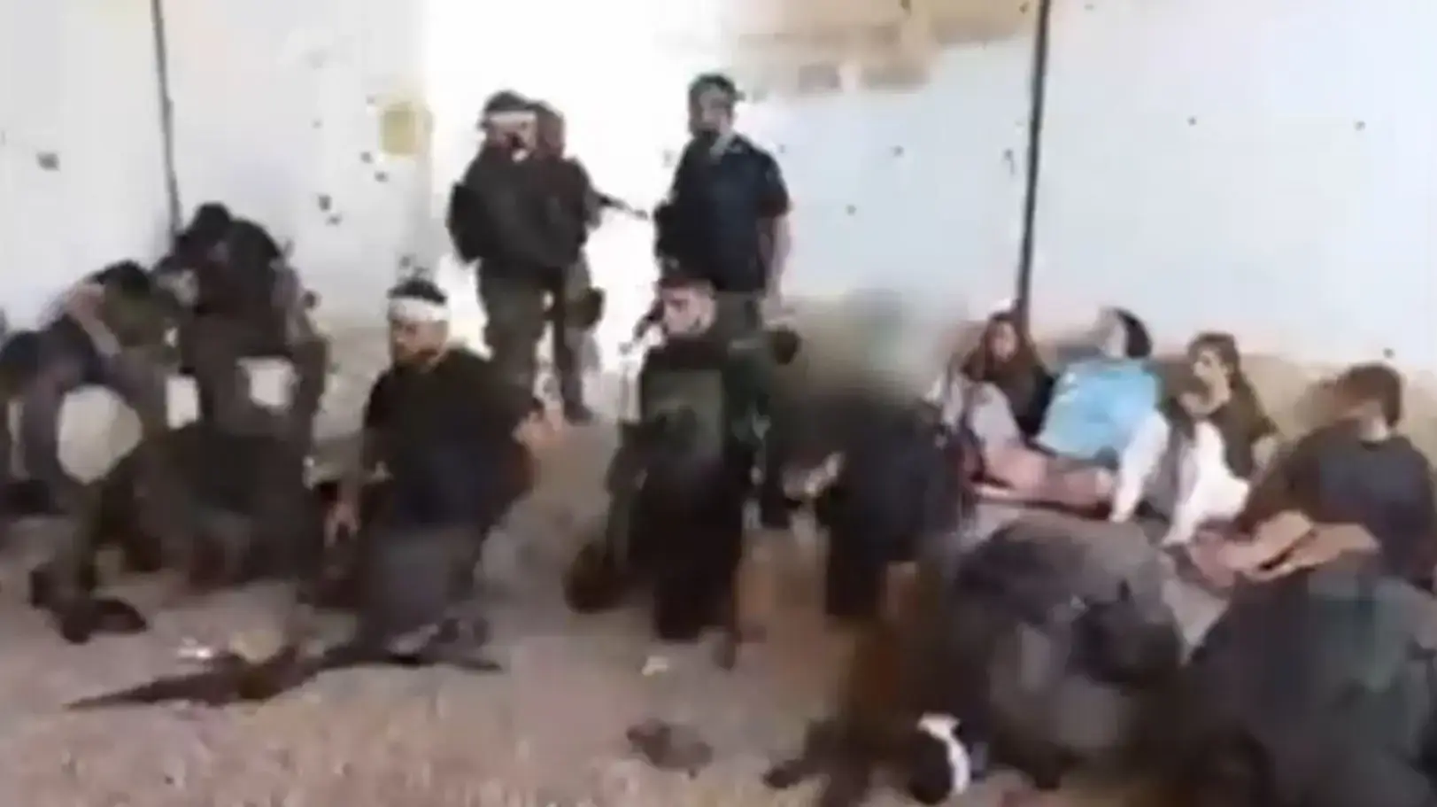 מתוך סרטון חטיפת התצפיתניות במוצב נחל עוז ב-7 באוקטובר