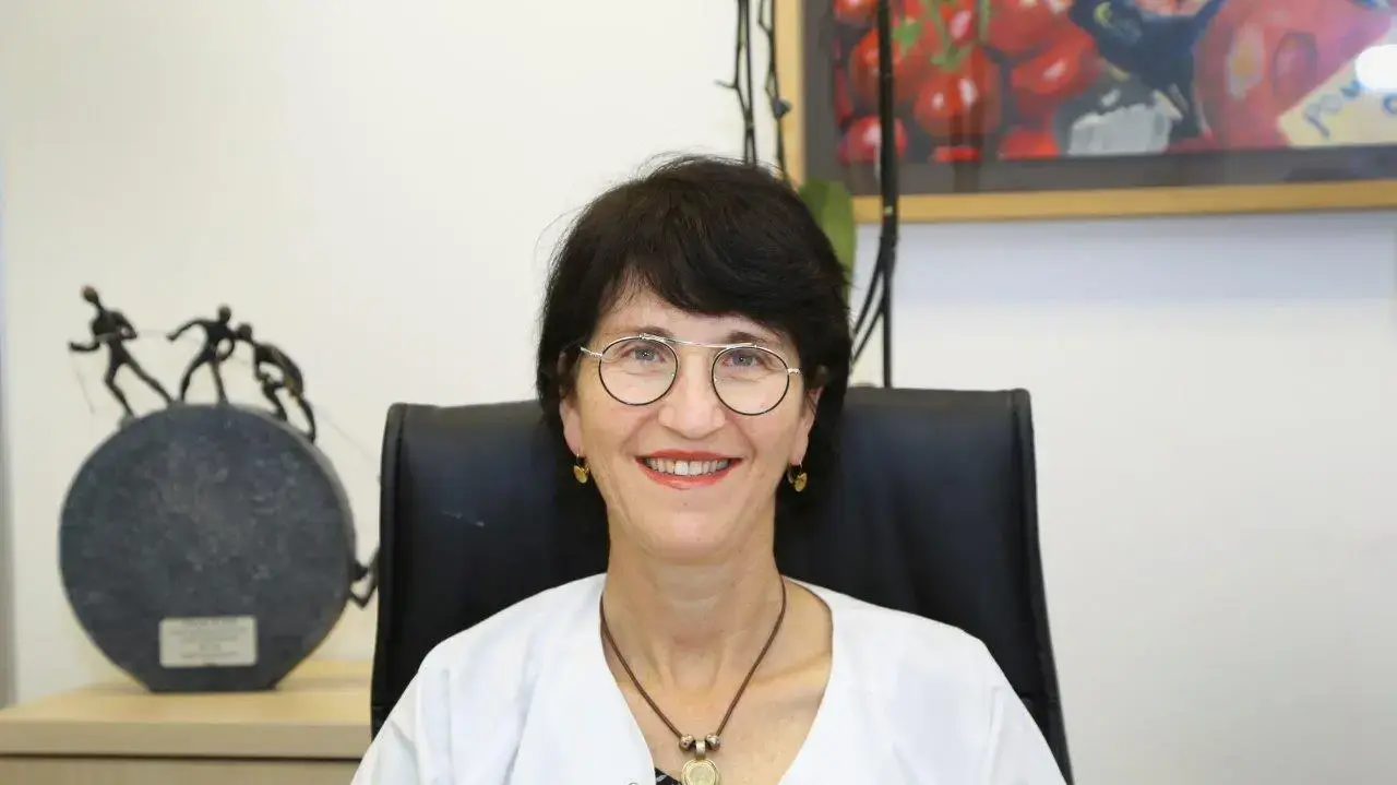 פרופ' גילי רגב יוחאי, מנהלת היחידה למניעה ובקרת זיהומים במרכז הרפואי שיבא תל השומר פרופ' גילי רגב יוחאי, מנהלת היחידה למניעה ובקרת זיהומים במרכז הרפואי שיבא תל השומר