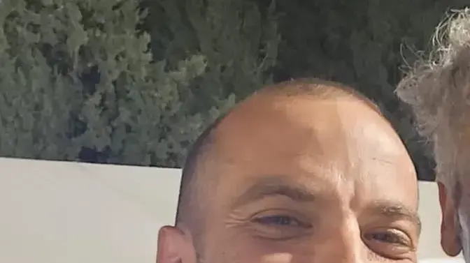 רס"ן (במיל') איתי גלאה, מרמת גן, סגן מפקד פלוגה ביחידה 8679, עוצבת יפתח (679), נפל בלחימה בצפון, בן 38 בנופלו.
רס"ן (במיל') איתי גלאה, מרמת גן, סגן מפקד פלוגה ביחידה 8679, עוצבת יפתח (679), נפל בלחימה בצפון, בן 38 בנופלו.