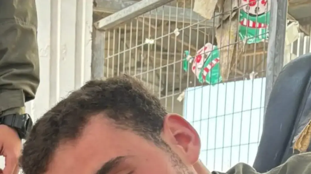 סמ"ר אייל מימרן, מנס ציונה, לוחם בגדוד 101, חטיבת הצנחנים, נפל בקרב בצפון רצועת עזה, בן 20 בנופלו.
סמ"ר אייל מימרן, מנס ציונה, לוחם בגדוד 101, חטיבת הצנחנים, נפל בקרב בצפון רצועת עזה, בן 20 בנופלו.