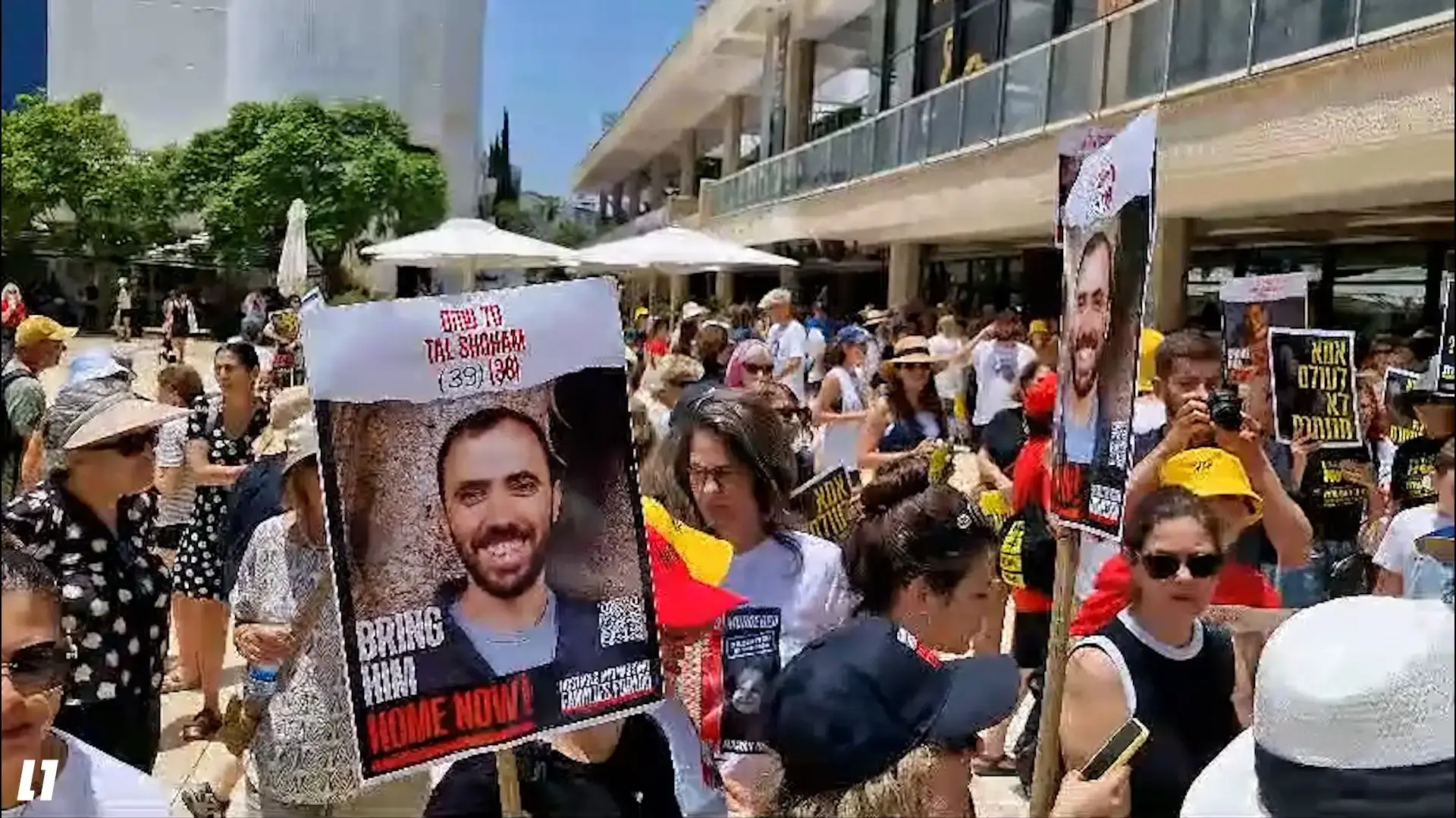 צעדת האימהות בכיכר הבימה בתל אביב, למען החזרת החטופים