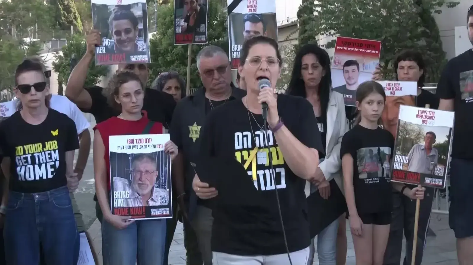 משפחות החטופים בהצהרה לתקשורת בבגין לאחר 9 חודשים למלחמה, 6 ביולי 2024, משפחות החטופים בהצהרה לתקשורת בבגין לאחר 9 חודשים למלחמה, 6 ביולי 2024,