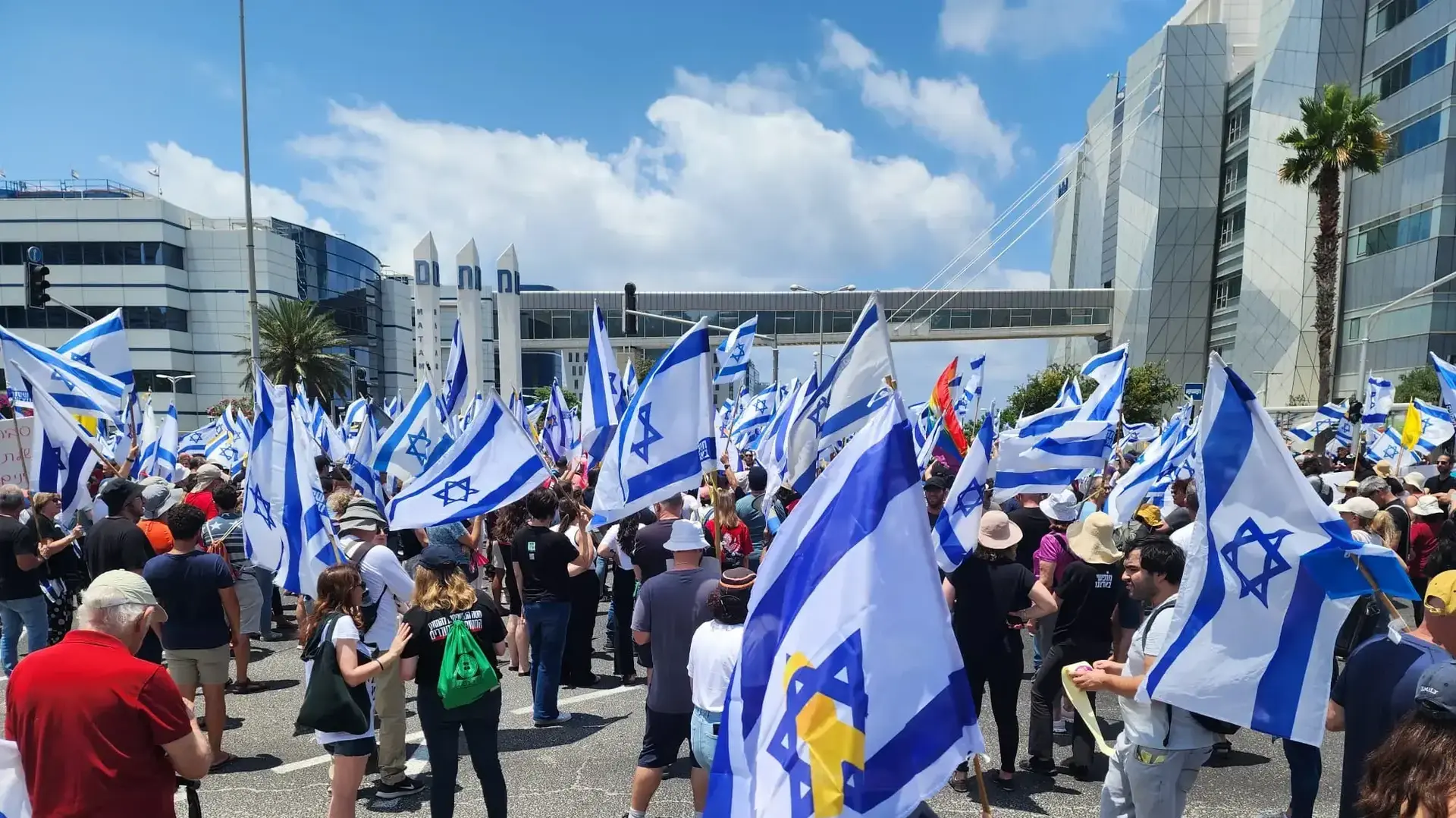 הפגנה במסגרת יום השיבוש, צומת מת"ם, 7 ביולי 2024 הפגנה במסגרת יום השיבוש, צומת מת"ם, 7 ביולי 2024