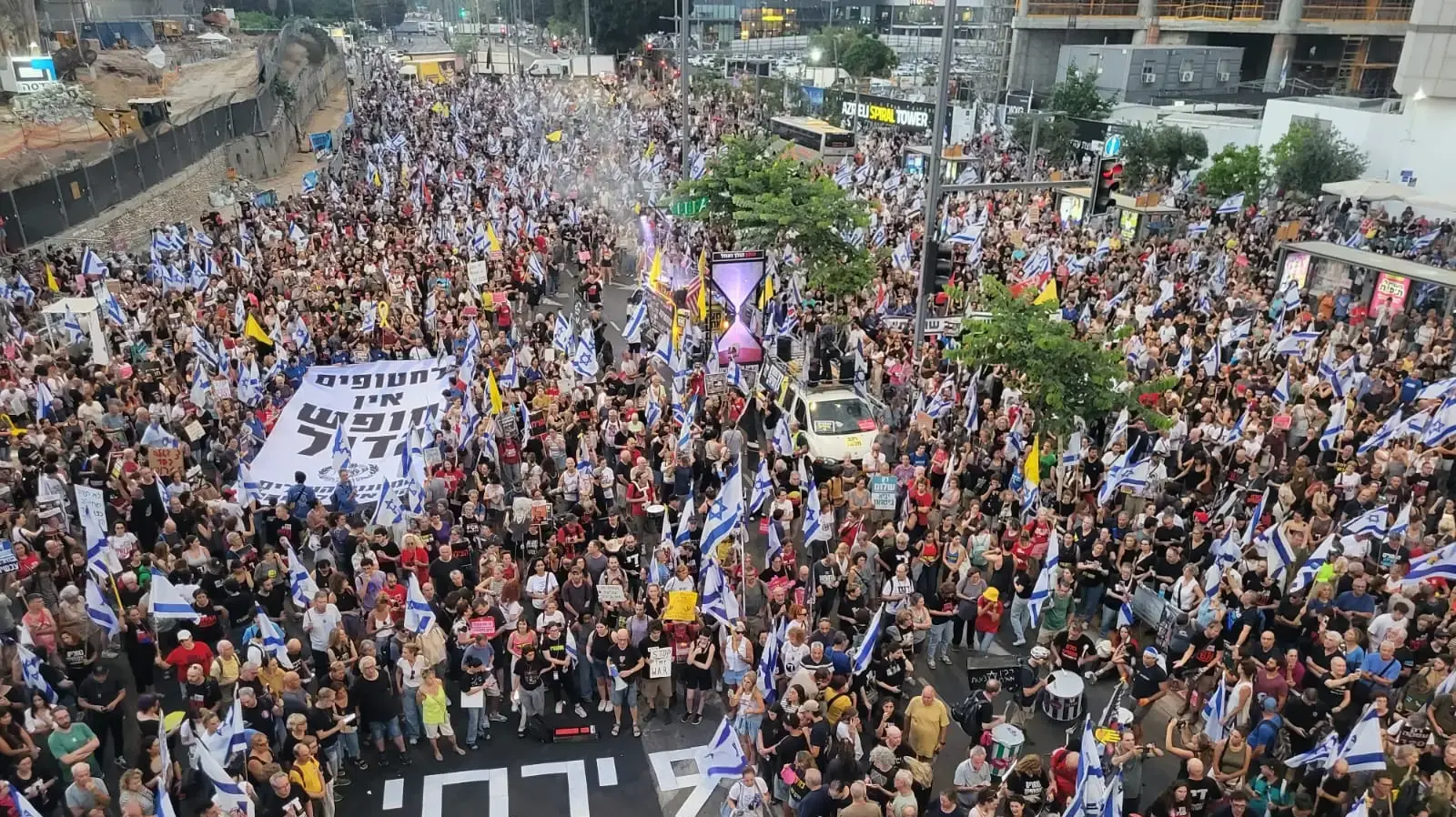 הפגנה בתל אביב -במלאת 9 חודשים למלחמה חרבות ברזל הפגנה בתל אביב -במלאת 9 חודשים למלחמה חרבות ברזל