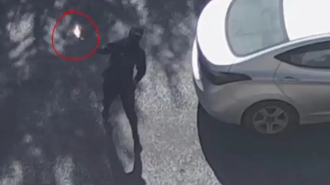 חוליית עבריינים משליכה רימון לעבר ביתו של קבלן בניה.8 ביולי 2024 