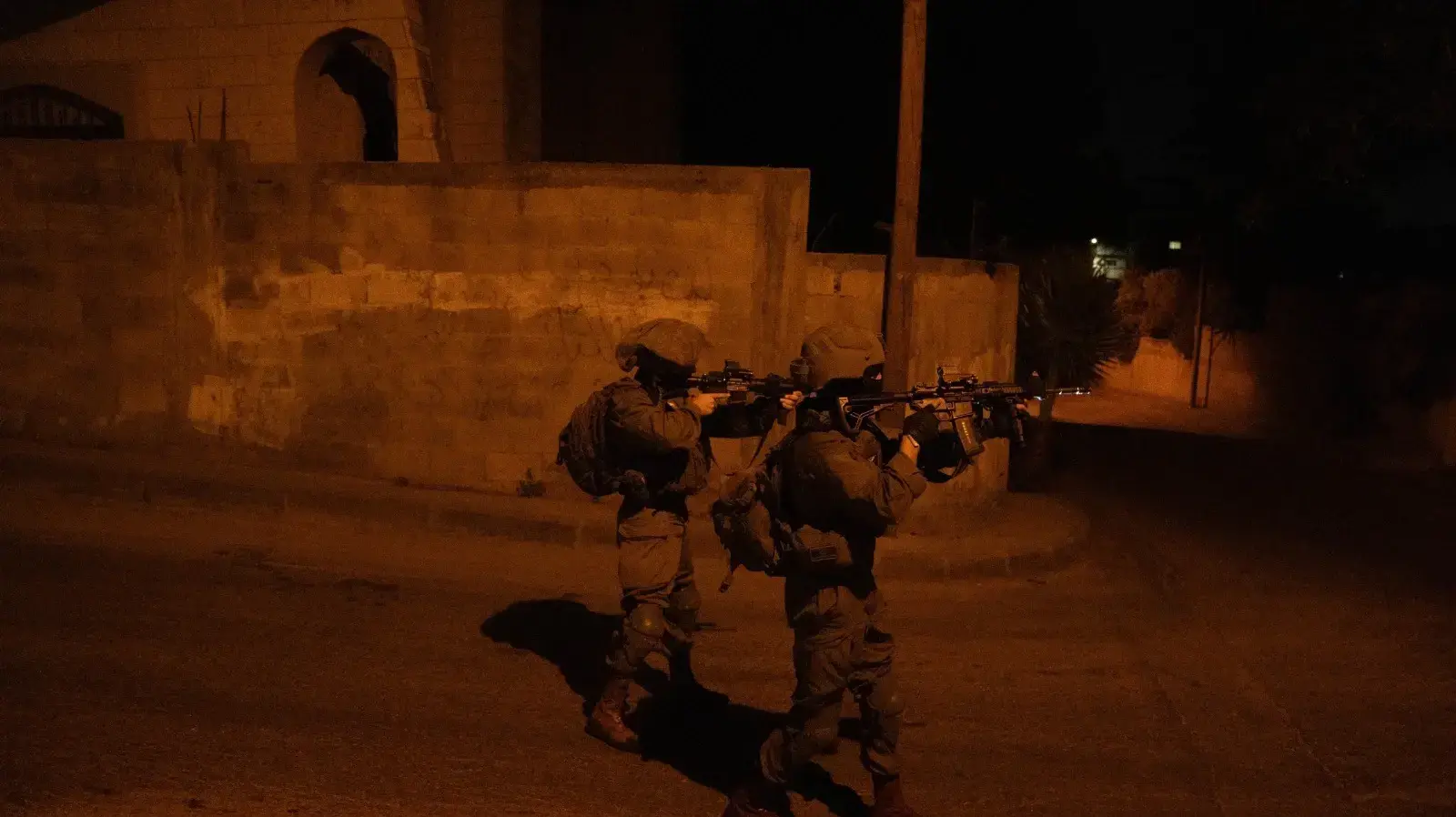 כוחות צה"ל שב"כ ומג"ב פעלו הלילה למעצר מבוקשים ברחבי יהודה ושומרון ובחטיבת הבקעה והעמקים; הכוחות החרימו שלוש מחרטות לייצור אמצעי לחימה 8 ביולי 2024 כוחות צה"ל שב"כ ומג"ב פעלו הלילה למעצר מבוקשים ברחבי יהודה ושומרון ובחטיבת הבקעה והעמקים; הכוחות החרימו שלוש מחרטות לייצור אמצעי לחימה 8 ביולי 2024
