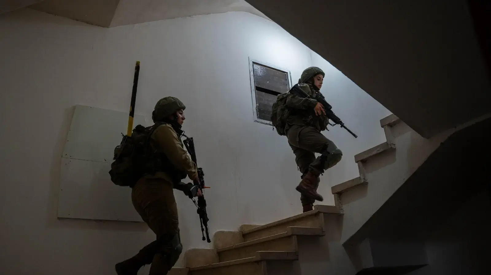 כוחות צה"ל שב"כ ומג"ב פעלו הלילה למעצר מבוקשים ברחבי יהודה ושומרון ובחטיבת הבקעה והעמקים; הכוחות החרימו שלוש מחרטות לייצור אמצעי לחימה 8 ביולי 2024 כוחות צה"ל שב"כ ומג"ב פעלו הלילה למעצר מבוקשים ברחבי יהודה ושומרון ובחטיבת הבקעה והעמקים; הכוחות החרימו שלוש מחרטות לייצור אמצעי לחימה 8 ביולי 2024