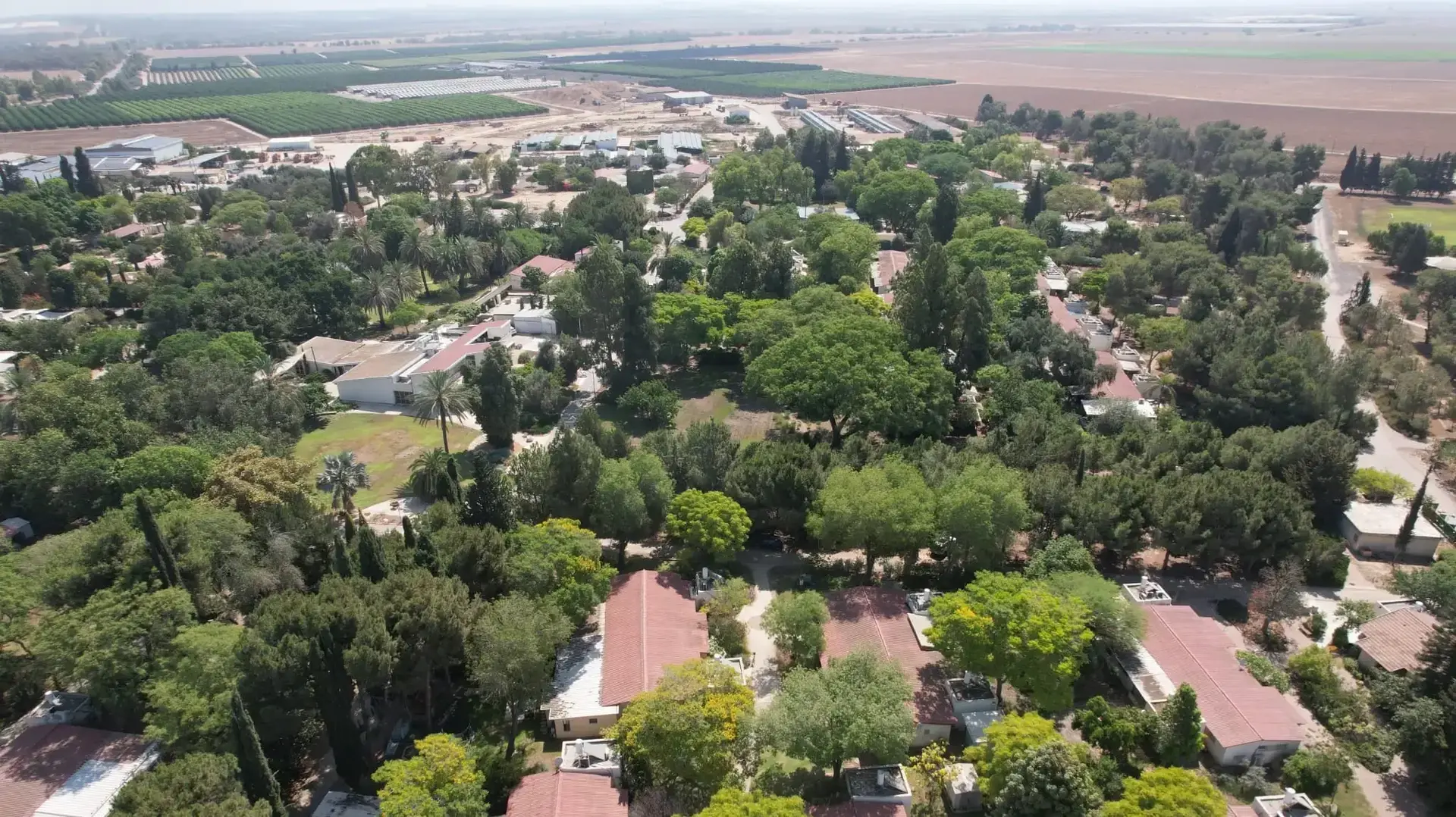 הריסת בתים לקראת בנייה מחדש, קיבוץ רעים, 9 ביולי 2024 הריסת בתים לקראת בנייה מחדש, קיבוץ רעים, 9 ביולי 2024