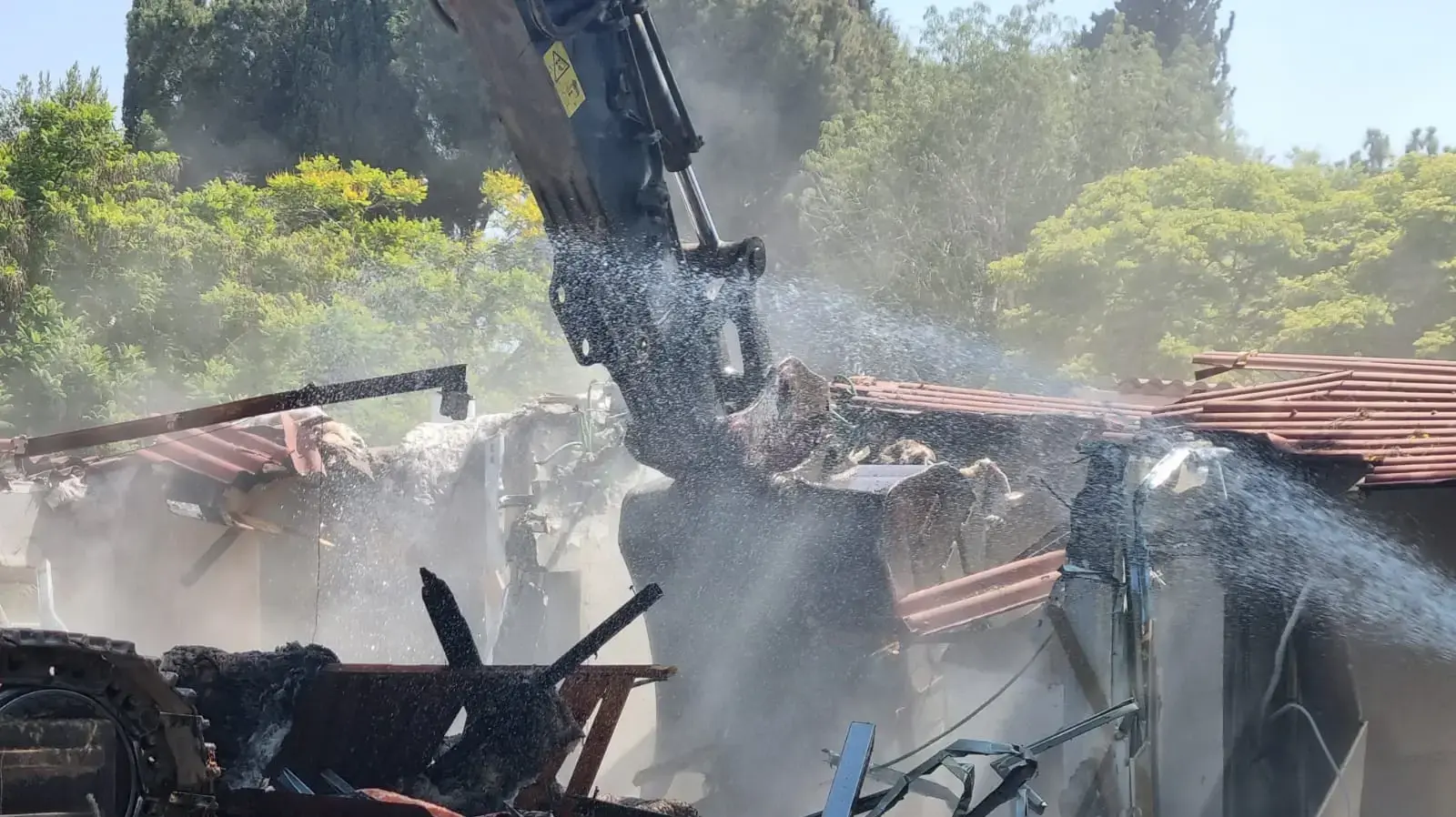 הריסת בתים לקראת בנייה מחדש, קיבוץ רעים, 9 ביולי 2024