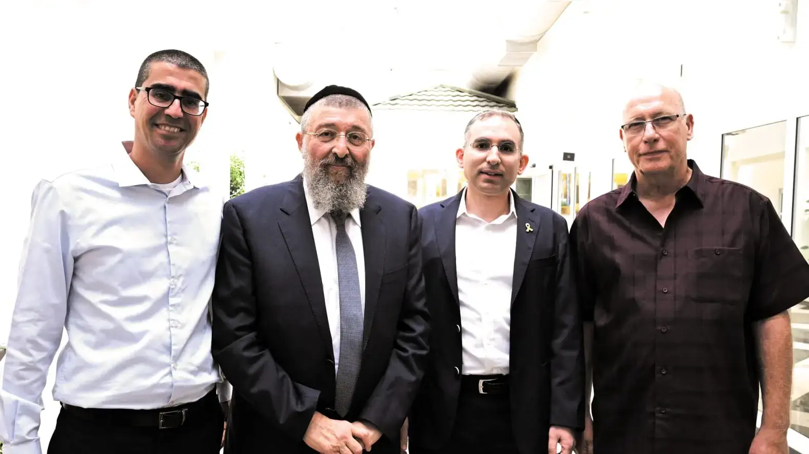 משמאל לימין: יו״ר מועצת ההנדסאים והטכנאים קובי בר נתן, שר העבודה יואב בן צור, מנכ״ל משרד העבודה ישראל אוזן, יו״ר הסתדרות ההנדסאים והטכנאים דני הורנשטיין משמאל לימין: יו״ר מועצת ההנדסאים והטכנאים קובי בר נתן, שר העבודה יואב בן צור, מנכ״ל משרד העבודה ישראל אוזן, יו״ר הסתדרות ההנדסאים והטכנאים דני הורנשטיין