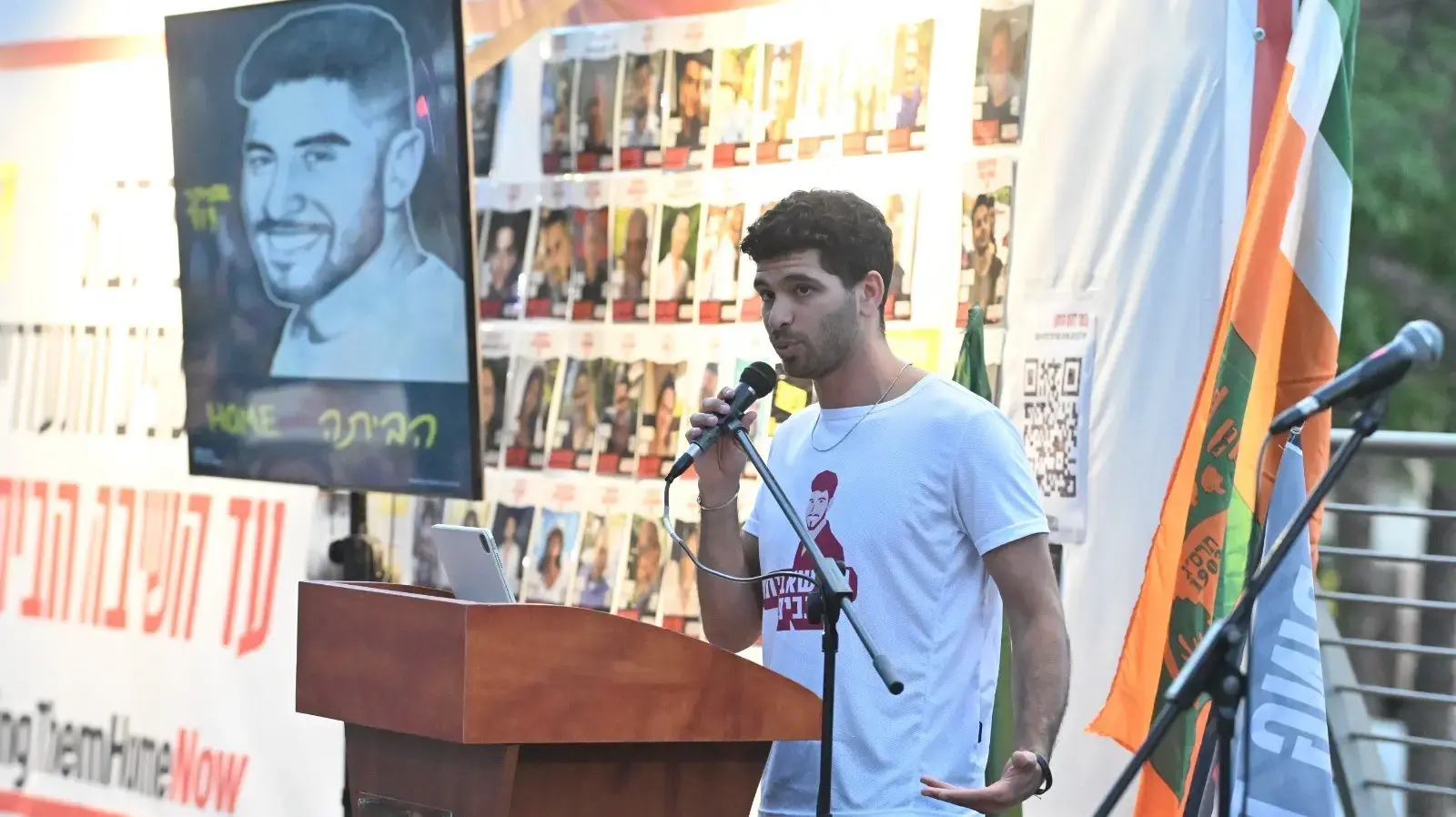 כפר סבא למען החטופים – במעמד בני משפחות חטופים מכפר סבא, נחנך קיר גרפיטי ייחודי ועליו דמויותיהם -גיא דלאל-הדר גולדין- יאיר הורן, עוז דניאל, אביתר דוד, כפר סבא למען החטופים – במעמד בני משפחות חטופים מכפר סבא, נחנך קיר גרפיטי ייחודי ועליו דמויותיהם -גיא דלאל-הדר גולדין- יאיר הורן, עוז דניאל, אביתר דוד,