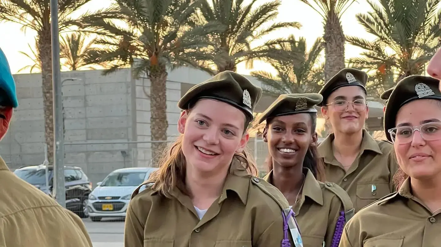 טוראי נגה וייס, ששוחררה משבי החמאס בנובמבר האחרון, בסיום קורס מש"קיות ת"ש טוראי נגה וייס, ששוחררה משבי החמאס בנובמבר האחרון, בסיום קורס מש"קיות ת"ש