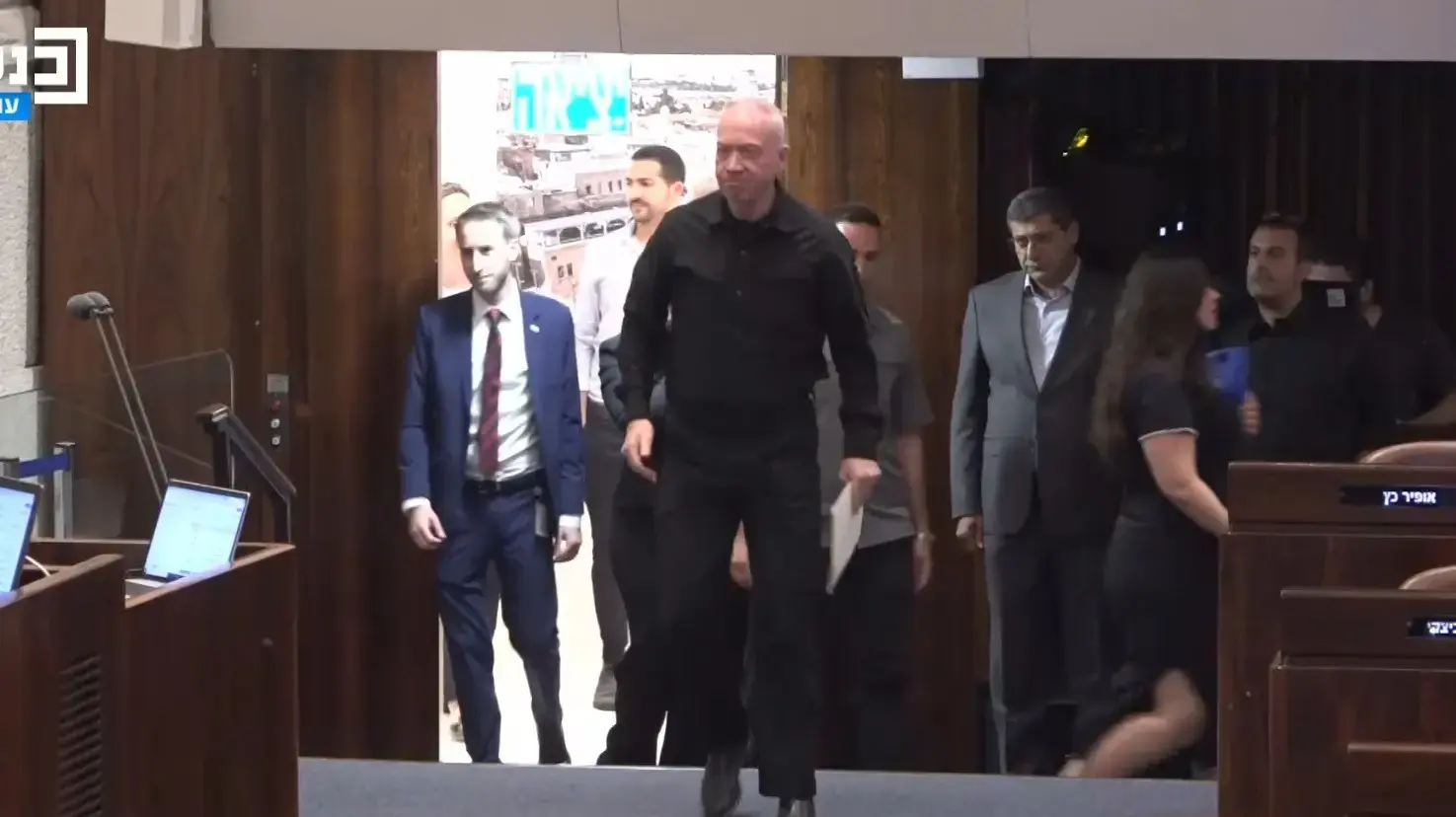 שר הביטחון יואב גלנט עונה על שאלות במליאת הכנסת, 10 ביולי 2024 שר הביטחון יואב גלנט עונה על שאלות במליאת הכנסת, 10 ביולי 2024