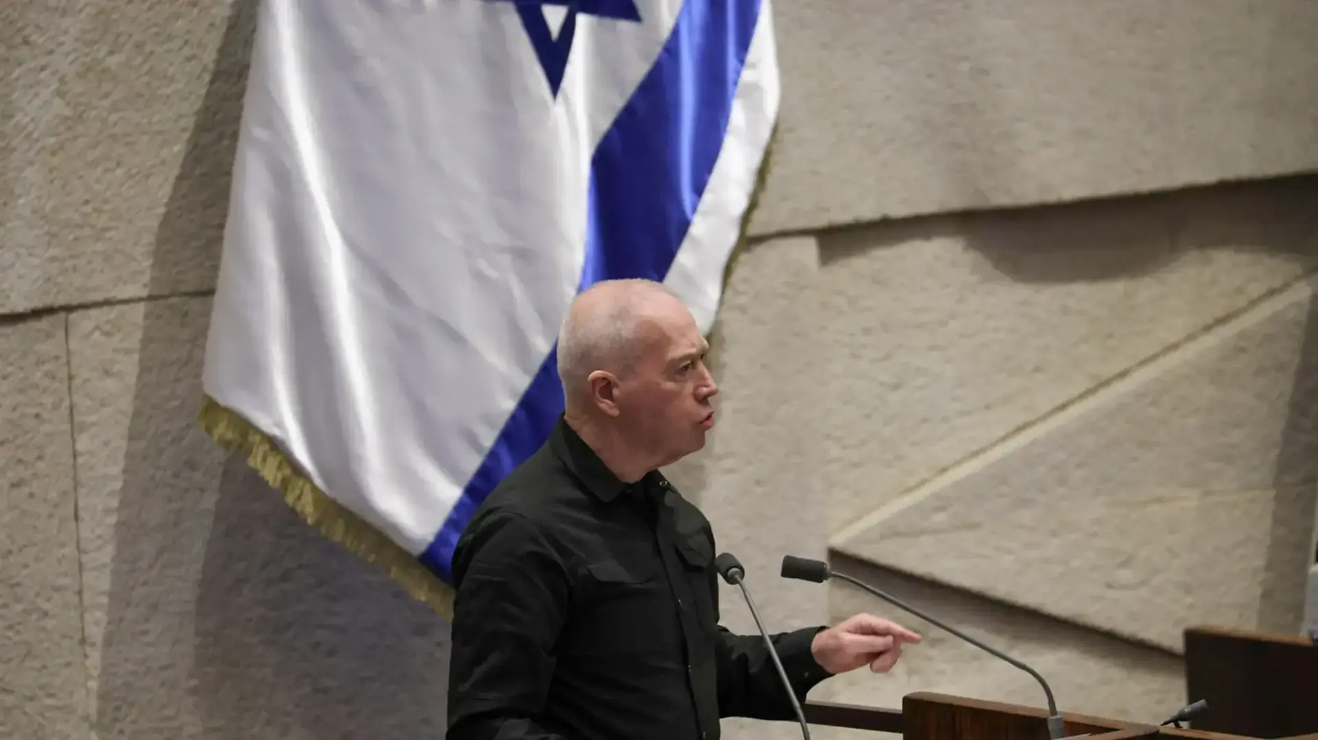 שר הביטחון יואב גלנט עונה על שאלות במליאת הכנסת, 10 ביולי 2024 שר הביטחון יואב גלנט עונה על שאלות במליאת הכנסת, 10 ביולי 2024