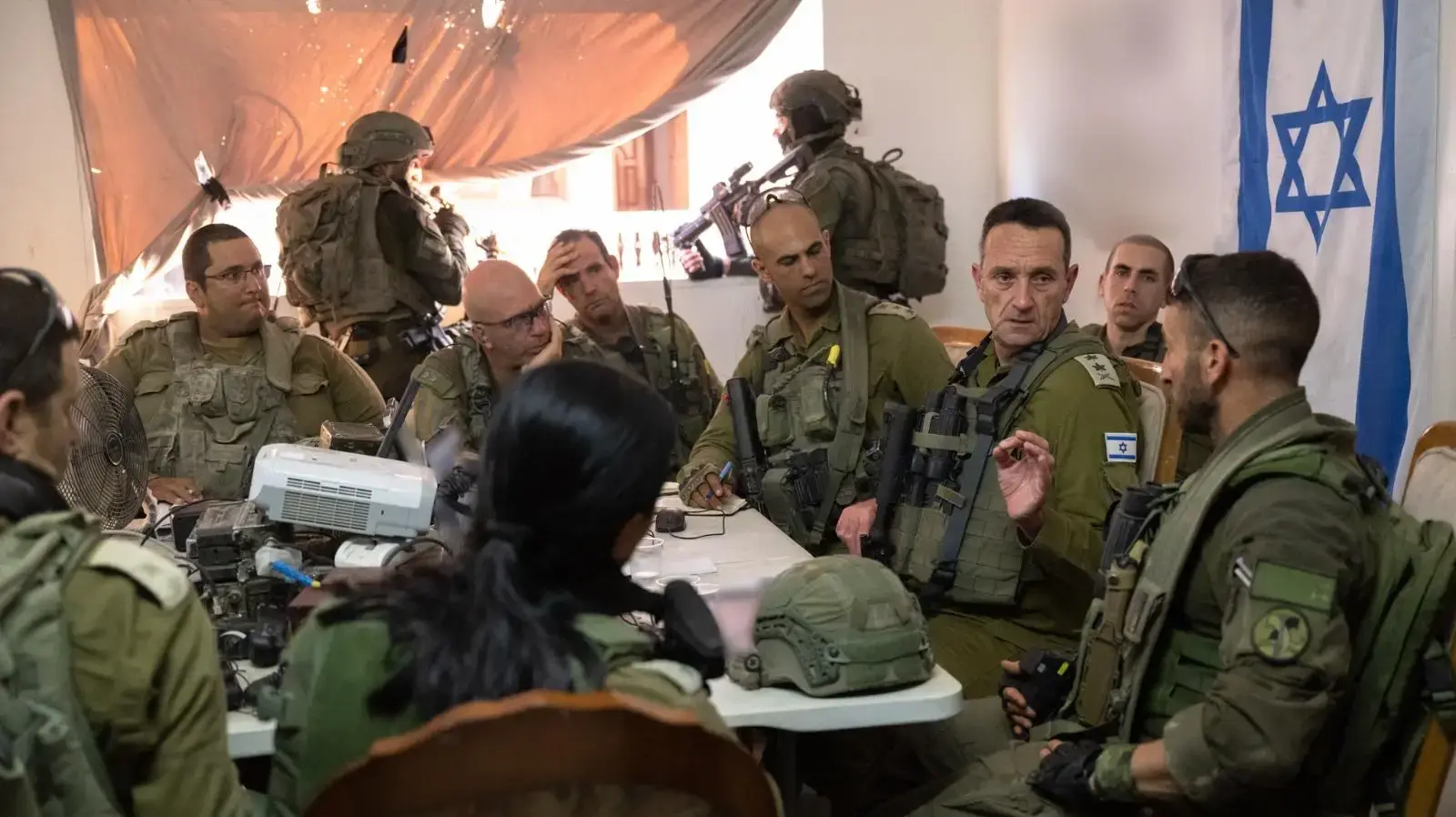 הרמטכ״ל הרצי הלוי קיים הערכת מצב במסדרון מרכז רצועת עזה הרמטכ״ל הרצי הלוי קיים הערכת מצב במסדרון מרכז רצועת עזה
