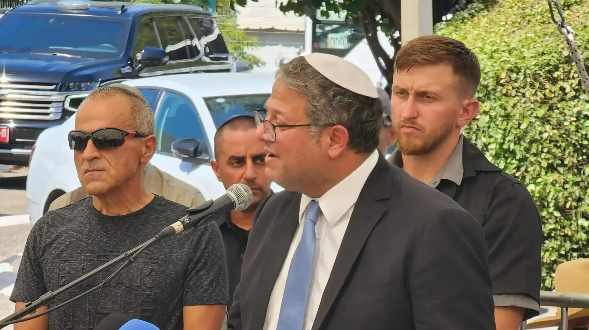 השר איתמר בן גביר בהלווייתו של יוחאי אבני. 10.07.2024 השר איתמר בן גביר בהלווייתו של יוחאי אבני. 10.07.2024