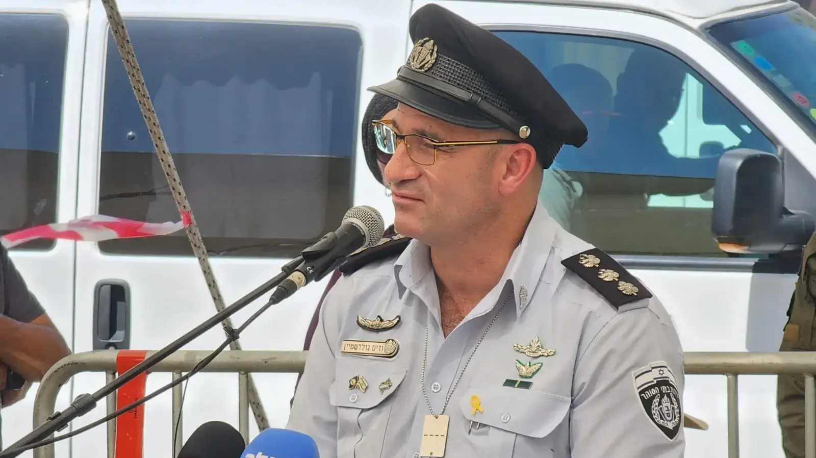 גנ"מ ודים גולדשטיין מפקד כלא עופר בלוויה של יוחאי שרגא אבני ז"ל גנ"מ ודים גולדשטיין מפקד כלא עופר בלוויה של יוחאי שרגא אבני ז"ל