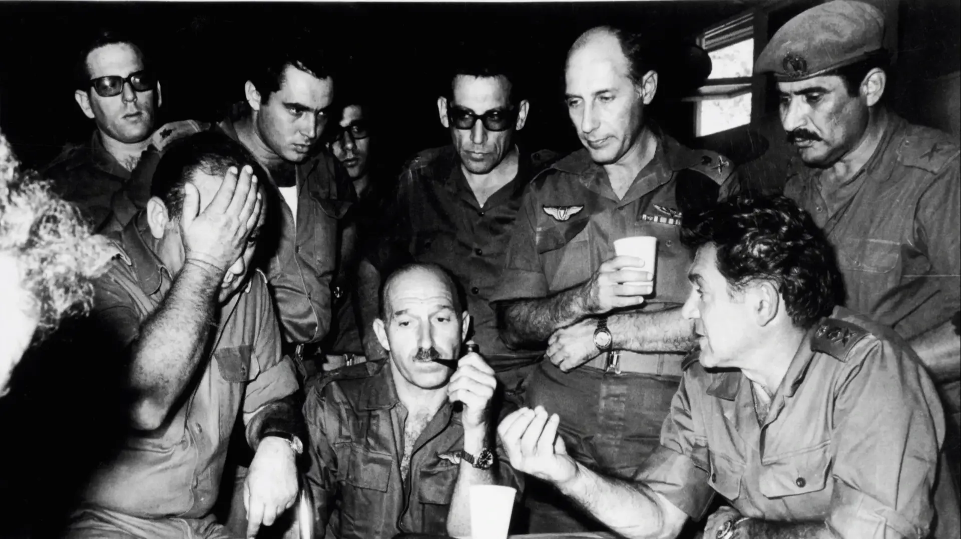 דוד אלעזר , מוטי הוד , אלוף פיקוד הצפון יצחק חופי,יקותיאל אדם , אלוף אלי זעירא ראש אמ''ן, אלוף רחבעם זאבי, אוקטובר 197
דוד אלעזר , מוטי הוד , אלוף פיקוד הצפון יצחק חופי,יקותיאל אדם , אלוף אלי זעירא ראש אמ''ן, אלוף רחבעם זאבי, אוקטובר 197