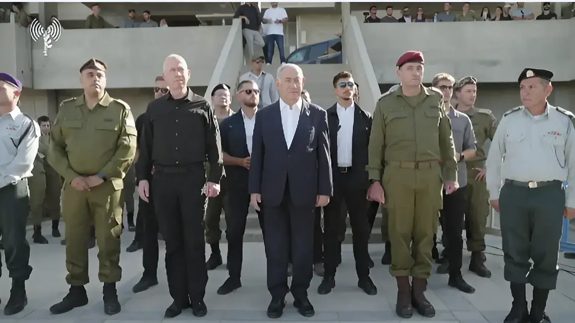 הרמטכ"ל הרצי הלוי, ראש הממשלה בנימין נתניהו, ושר הביטחון יואב גלנט בטקס סיום קורס קצינים קרביים מחזור  69 11 ביולי 2024