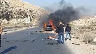 דיווחים: שני הרוגים בתקיפת רכב בגבול סוריה-לבנון, בהם מפקד בחיזבאללה דיווחים: שני הרוגים בתקיפת רכב בגבול סוריה-לבנון, בהם מפקד בחיזבאללה