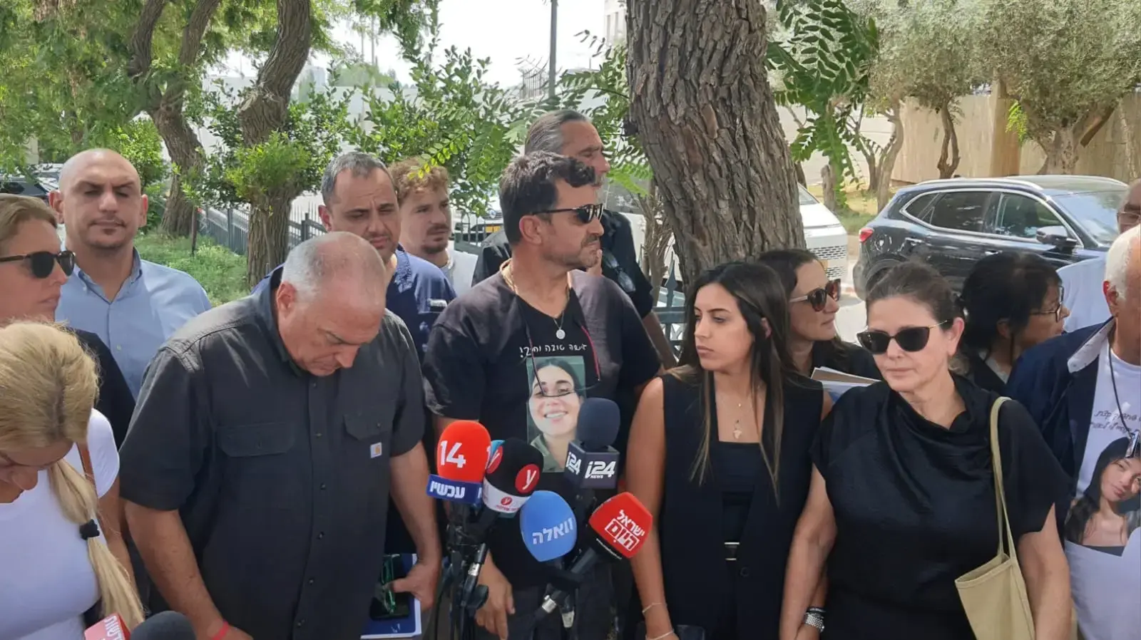 משפחות התצפיתניות שנפלו במוצב נחל עוז עם רוה"מ, במשרד רוה"מ בירושלים משפחות התצפיתניות שנפלו במוצב נחל עוז עם רוה"מ, במשרד רוה"מ בירושלים