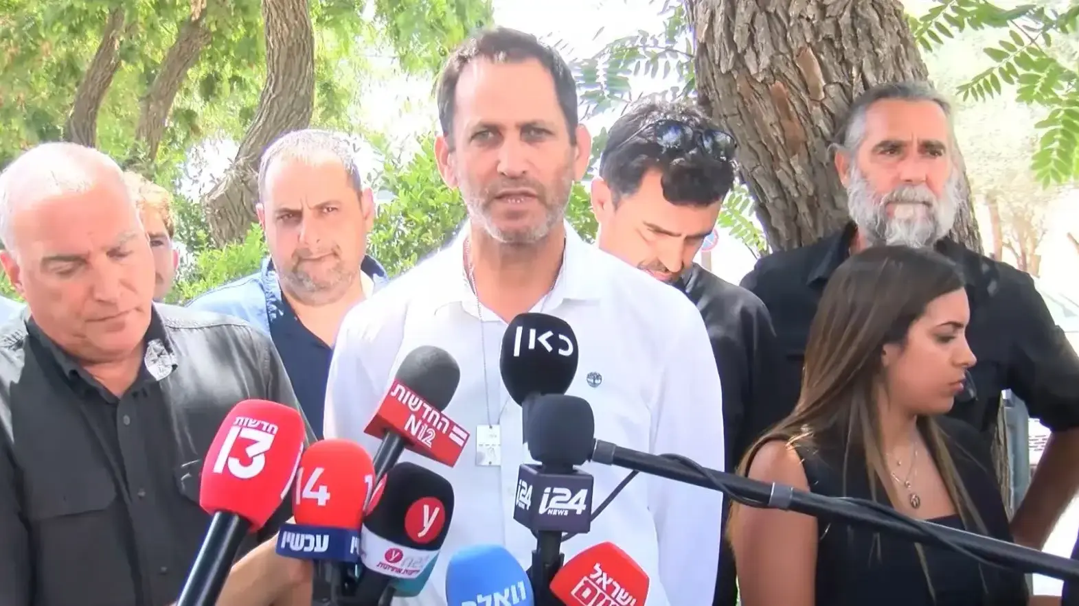 משפחות התצפיתניות שנפלו במוצב נחל עוז עם רוה"מ, במשרד רוה"מ בירושלים משפחות התצפיתניות שנפלו במוצב נחל עוז עם רוה"מ, במשרד רוה"מ בירושלים