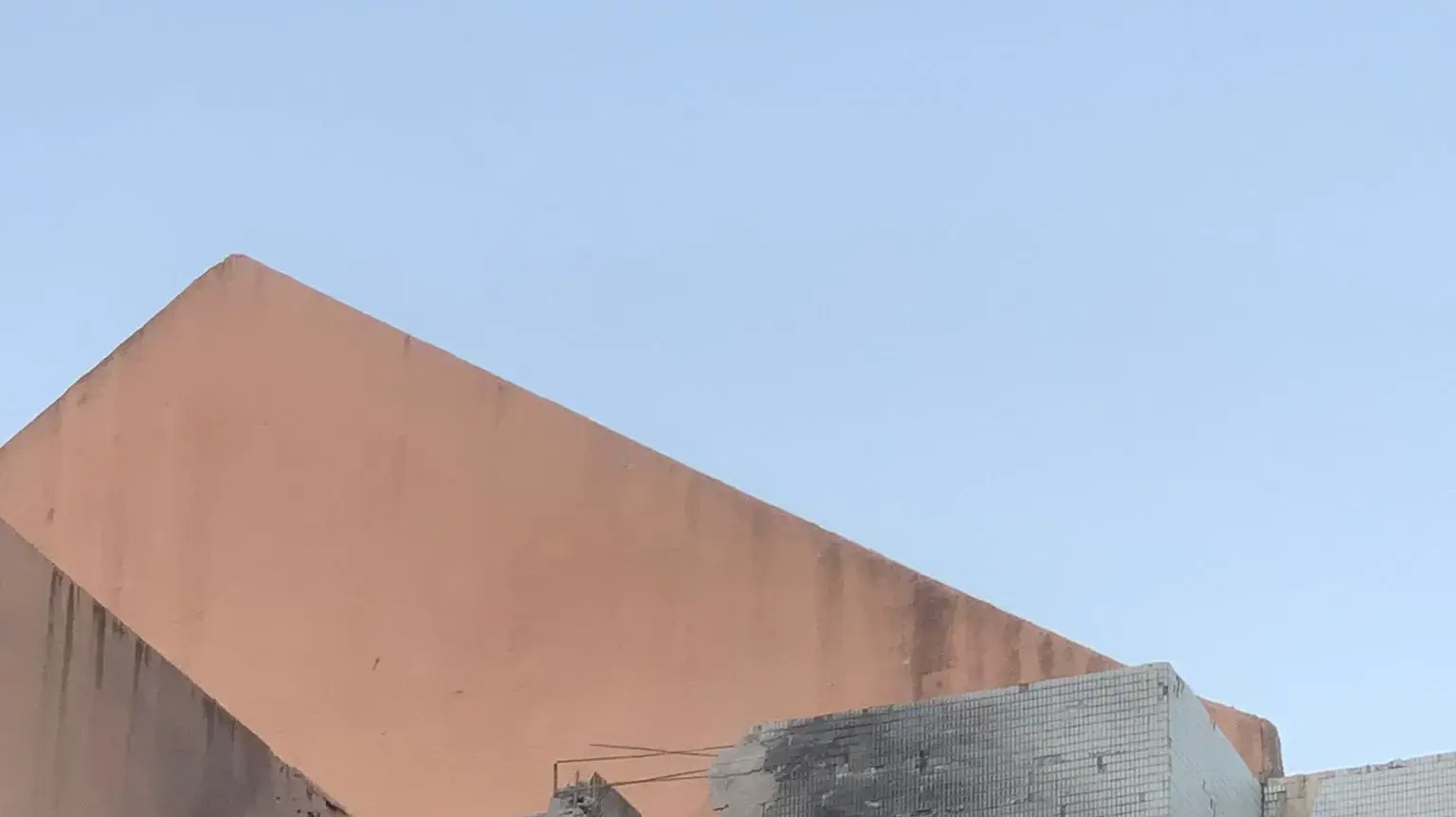 פגיעה ישירה בבניין בקריית שמונה .16 ביולי 2024 פגיעה ישירה בבניין בקריית שמונה .16 ביולי 2024