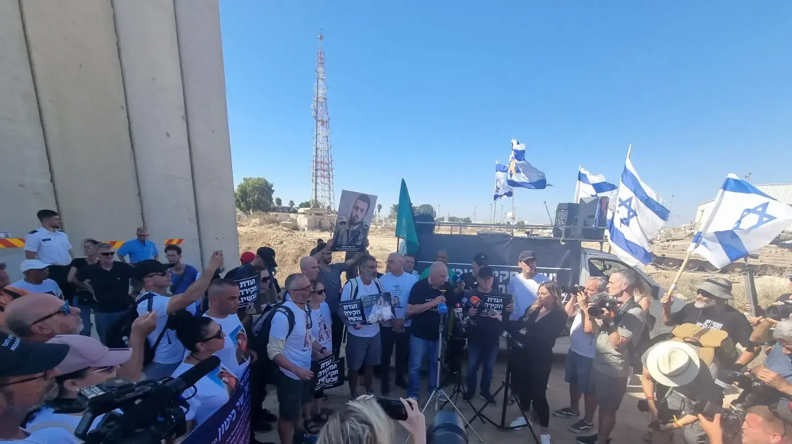 מסע ההפקרה והגבורה- מסיבת עיתונאים במוצב נחל עוז בקריאה להקמת ועדת חקירה ממלכתי לאירועי השביעי באוקטובר 17 ביולי 2024 מסע ההפקרה והגבורה- מסיבת עיתונאים במוצב נחל עוז בקריאה להקמת ועדת חקירה ממלכתי לאירועי השביעי באוקטובר 17 ביולי 2024