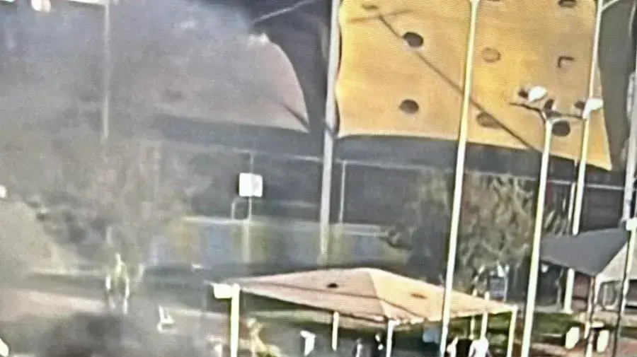 ניסיון חיסול בפתח תקווה: שני צעירים פצועים קשה ובינוני מפיצוץ רכב ניסיון חיסול בפתח תקווה: שני צעירים פצועים קשה ובינוני מפיצוץ רכב