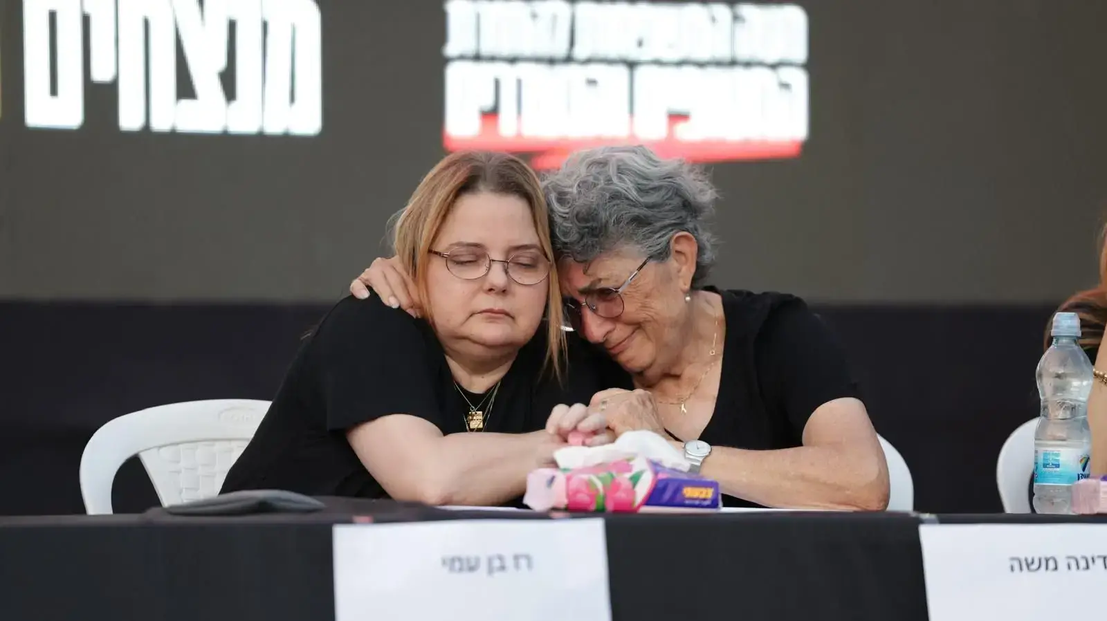דניאל אלוני, עדינה משה ורז בן עמי ששוחררו משבי החמאס השתתפו בהצהרה מיוחדת לתקשורת 18 ביולי 2024 דניאל אלוני, עדינה משה ורז בן עמי ששוחררו משבי החמאס השתתפו בהצהרה מיוחדת לתקשורת 18 ביולי 2024