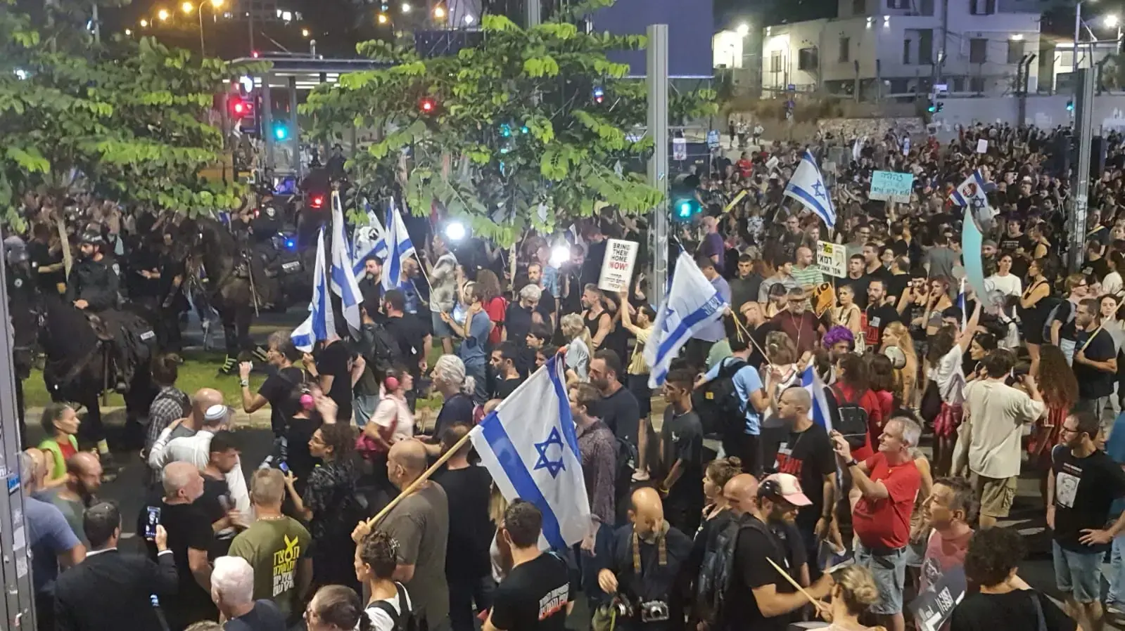 הפגנה במחלף קפלן למען עסקת חטופים .20 ביולי 2024 רוני כנפו הפגנה במחלף קפלן למען עסקת חטופים .20 ביולי 2024 רוני כנפו