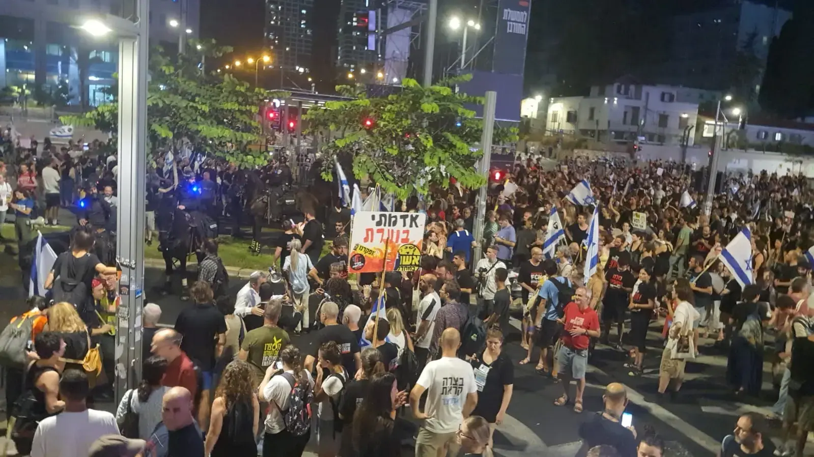 הפגנה במחלף קפלן למען עסקת חטופים .20 ביולי 2024 רוני כנפו הפגנה במחלף קפלן למען עסקת חטופים .20 ביולי 2024 רוני כנפו