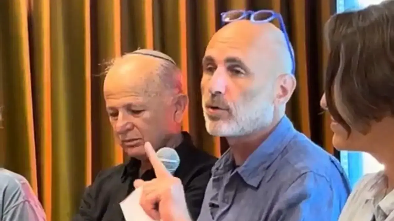 הבמאי והתסריטאי יוסף סידר בכנס חירום על עתיד הקולנוע הישראלי בצל הרפורמה של השר מיקי זוהר, סינמטק ירושלים, 21 ביולי 2024 הבמאי והתסריטאי יוסף סידר בכנס חירום על עתיד הקולנוע הישראלי בצל הרפורמה של השר מיקי זוהר, סינמטק ירושלים, 21 ביולי 2024
