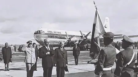 כנף ציון של פעם: ראש הממשלה לוי אשכול מבקר באפריקה ב-1966 עם מטוס בואינג 377 סטרטוקרוזר של חיל האוויר כנף ציון של פעם: ראש הממשלה לוי אשכול מבקר באפריקה ב-1966 עם מטוס בואינג 377 סטרטוקרוזר של חיל האוויר