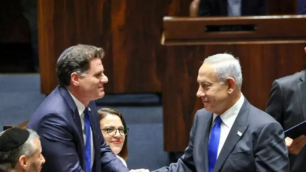 רה"מ בנימין נתניהו לוחץ את ידו של רון דרמר