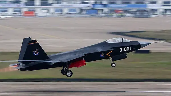 מטוס הקרב הסיני החמקן J-31 מטוס הקרב הסיני החמקן J-31
