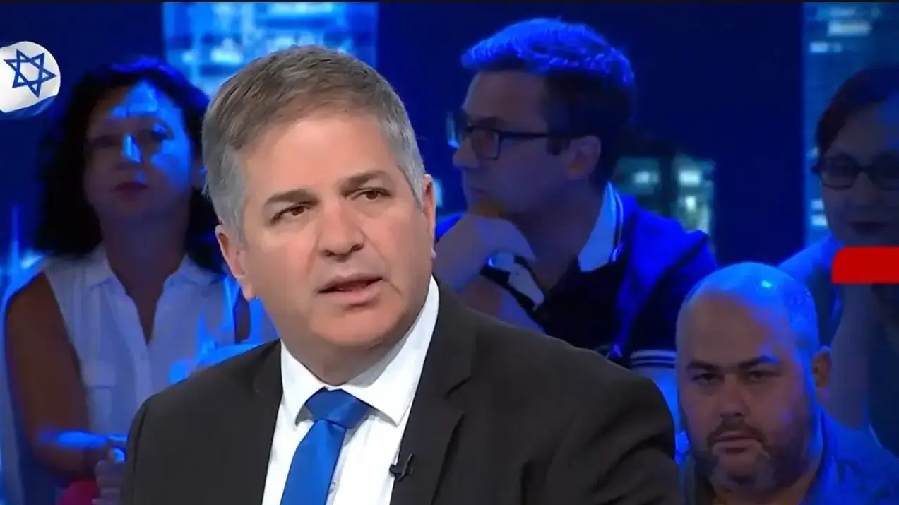 הפטריוטים יואב קיש לירן חולצה אפורה הפטריוטים יואב קיש לירן חולצה אפורה