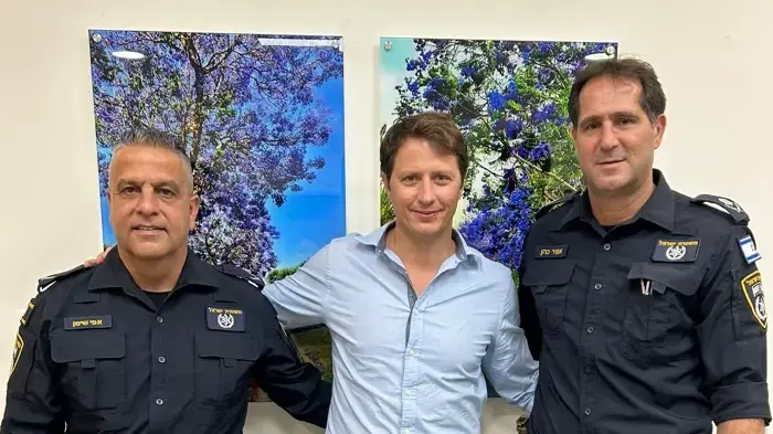 ראש מועצת להבים אלעד ארזי לצד מפקד מחוז דרום ומפקד מרחב נגב ראש מועצת להבים אלעד ארזי לצד מפקד מחוז דרום ומפקד מרחב נגב