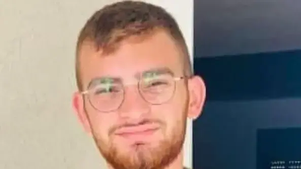 סרן אריאל טופז, מפרדס חנה, קצין מודיעין בחטיבת המחקר, נפטר מפצעיו לאחר שנפצע קשה בפיגוע בצומת ניר צבי, 25 ביולי 2024