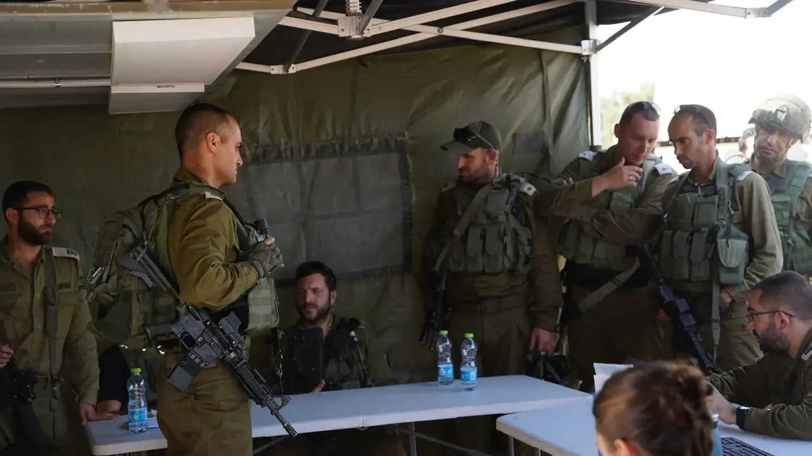 מחבלים ביצעו ירי מרכב חולף לעבר כוח צבאי כוחות צה"ל פתחו במצוד אחר המחבלים ומכתרים כפרים במרחב. 25 ביולי 2024 מחבלים ביצעו ירי מרכב חולף לעבר כוח צבאי כוחות צה"ל פתחו במצוד אחר המחבלים ומכתרים כפרים במרחב. 25 ביולי 2024