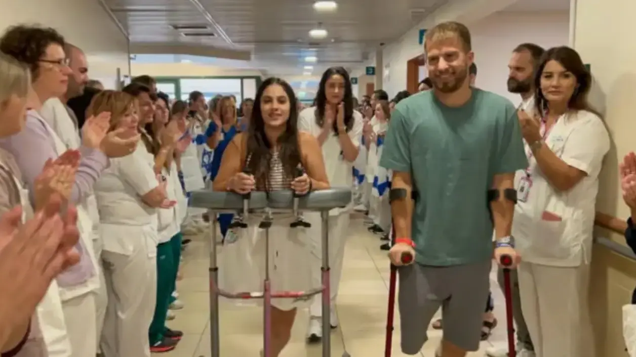 בן בנימין וגלי סגל, שנפצעו במסיבת הדמים ברעים, שוחררו מהמרכז הרפואי הלל יפה להמשך שיקום בן בנימין וגלי סגל, שנפצעו במסיבת הדמים ברעים, שוחררו מהמרכז הרפואי הלל יפה להמשך שיקום