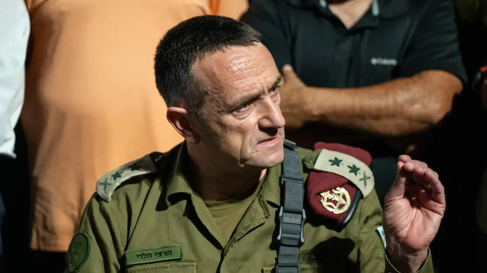 הרמטכ״ל הרצי הלוי במג'דל שמס יממה לאחר האסון בו נהרגו 12 ילדי היישוב מירי רקטי של חיזבאללה הרמטכ״ל הרצי הלוי במג'דל שמס יממה לאחר האסון בו נהרגו 12 ילדי היישוב מירי רקטי של חיזבאללה